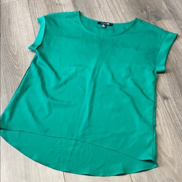 Forever 21 Scoop Neck Green Sleek Silky Polyester Cap Sleeve High-Low Blouse SP - Picture 2 of 5